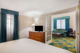 Super 8 by Wyndham Eagle Pass