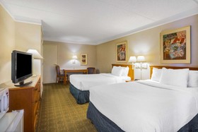 Super 8 by Wyndham Eagle Pass