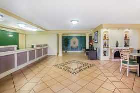 Super 8 by Wyndham Eagle Pass
