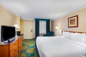 Super 8 by Wyndham Eagle Pass