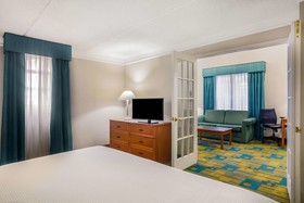 Super 8 by Wyndham Eagle Pass
