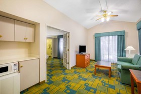 Super 8 by Wyndham Eagle Pass
