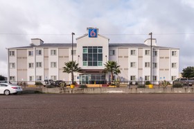 Motel 6 Eagle Pass Lakeside