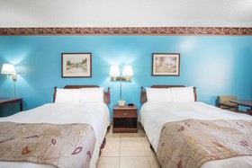 Texas Inn & Suites - City Center at UTRGV