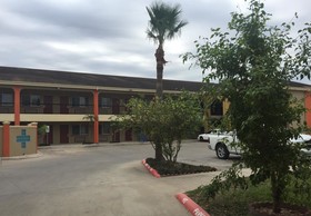 Texas Inn & Suites - City Center at UTRGV