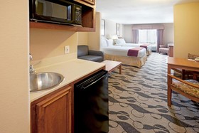 Holiday Inn Express & Suites Elgin