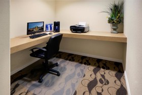 Holiday Inn Express & Suites Elgin