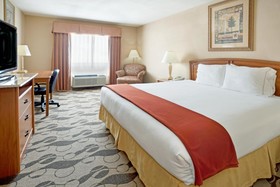 Holiday Inn Express & Suites Elgin