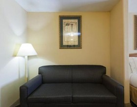 Holiday Inn Express & Suites Elgin