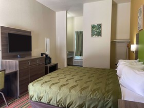 Quality Inn and Suites Elgin