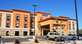 Best Western Plus Elmendorf Hotel