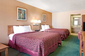 Days Inn & Suites by Wyndham Braunig Lake