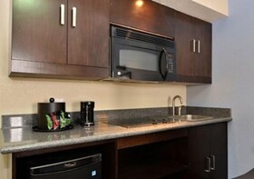 Comfort Inn & Suites I-10 Airport