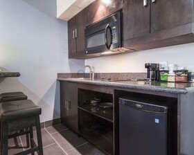 Comfort Inn & Suites I-10 Airport