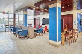 Holiday Inn Express & Suites El Paso East-Loop 375