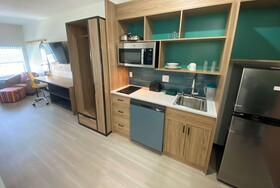 La Quinta Inn & Suites by Wyndham El Paso East Loop-375
