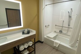 La Quinta Inn & Suites by Wyndham El Paso East Loop-375