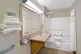 Magnuson Hotel El Paso West