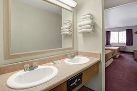 Magnuson Hotel El Paso West