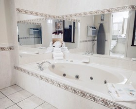Quality Inn And Suites Airport