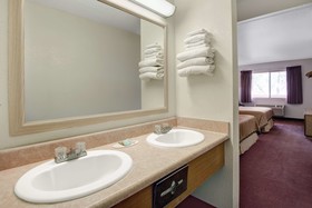 Magnuson Hotel El Paso West