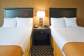 Holiday Inn Express & Suites Ennis