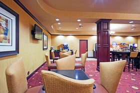 Holiday Inn Express & Suites Ennis