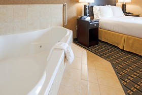Holiday Inn Express & Suites Ennis