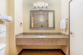 La Quinta Inn & Suites by Wyndham Ennis