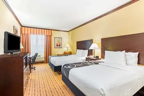 La Quinta Inn & Suites by Wyndham Ennis