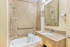 La Quinta Inn & Suites by Wyndham Ennis