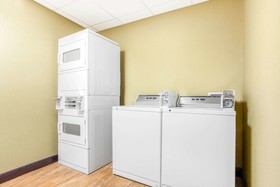 La Quinta Inn & Suites by Wyndham Ennis