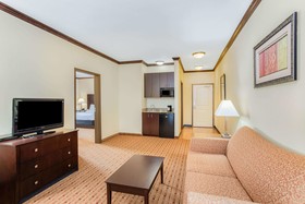 La Quinta Inn & Suites by Wyndham Ennis