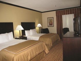 La Quinta Inn & Suites by Wyndham Ennis