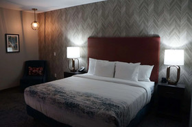 La Quinta Inn & Suites by Wyndham DFW West-Glade-Parks