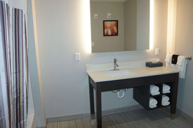 La Quinta Inn & Suites by Wyndham DFW West-Glade-Parks