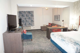 La Quinta Inn & Suites by Wyndham DFW West-Glade-Parks