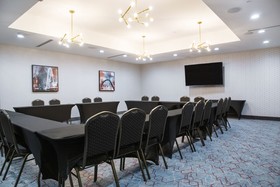 La Quinta Inn & Suites by Wyndham DFW West-Glade-Parks