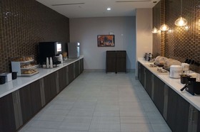 La Quinta Inn & Suites by Wyndham DFW West-Glade-Parks