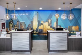 La Quinta Inn & Suites by Wyndham DFW West-Glade-Parks