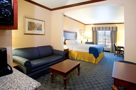 Holiday Inn Express Hotel & Suites Falfurrias