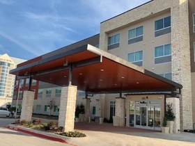 Holiday Inn Express & Suites Farmers Branch