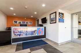 Motel 6 Dallas - Farmers Branch