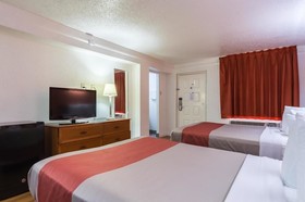 Motel 6 Dallas - Farmers Branch