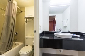Motel 6 Dallas - Farmers Branch