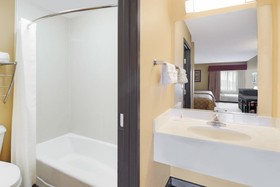 Super 8 by Wyndham Farmers Branch/North Dallas