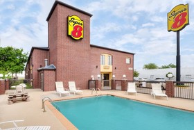Super 8 by Wyndham Farmers Branch/North Dallas