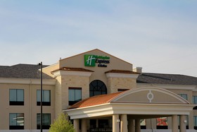 Holiday Inn Express & Suites Floresville