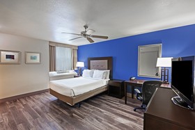 Holiday Inn Express Keith Ware Hall