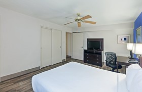 Holiday Inn Express Keith Ware Hall
